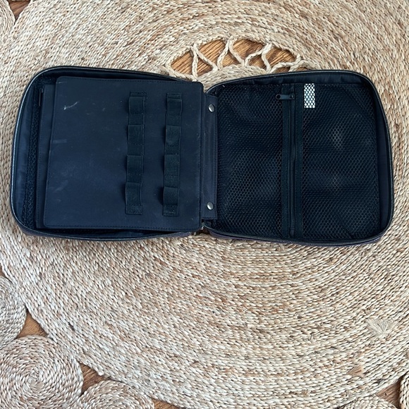 Sephora metallic makeup bag - Picture 4 of 5